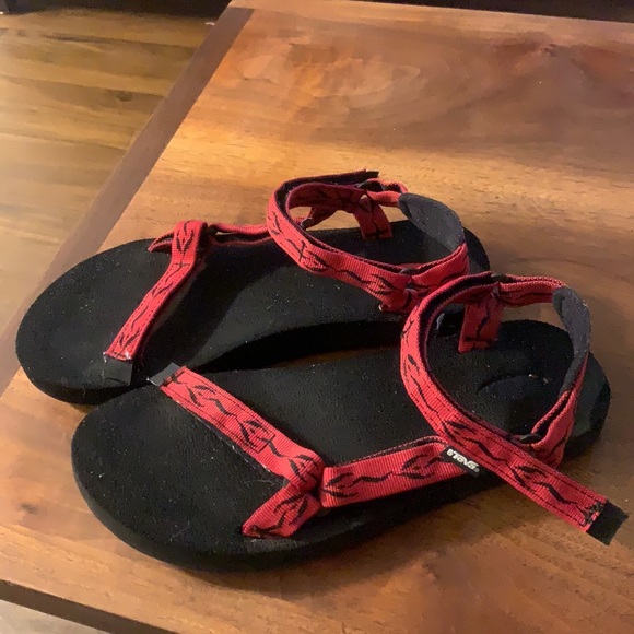 Tevas Red and Black - Picture 2 of 5